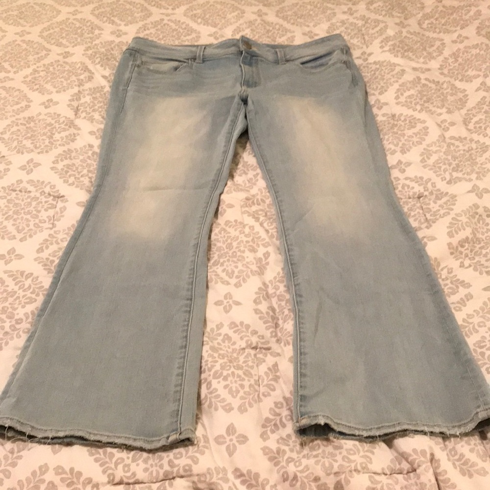 American Eagle Super Super Stretch distressed jean